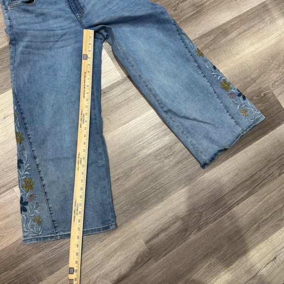 Project Indigo cropped jeans with the sweetest embroidered flowers – size 14 - Picture 8 of 9